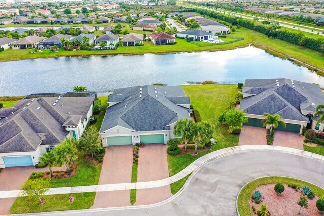 Building Photo - 11243 SW Parkside Dr