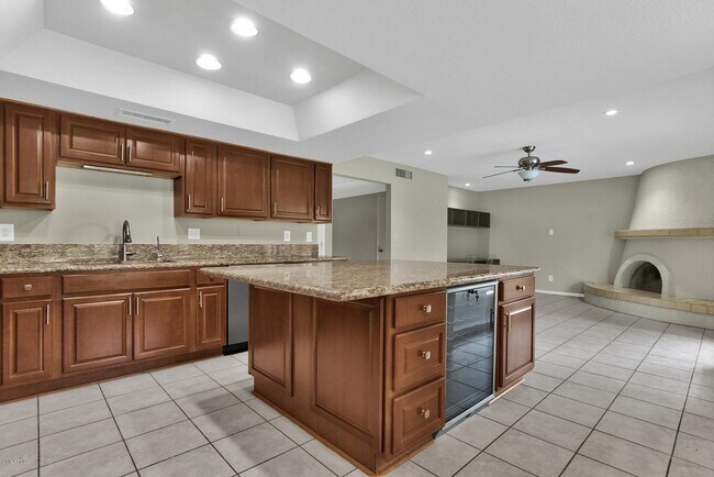 Building Photo - 5448 E Beck Ln