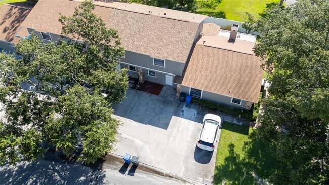 Building Photo - 10132 Lake Oak Cir