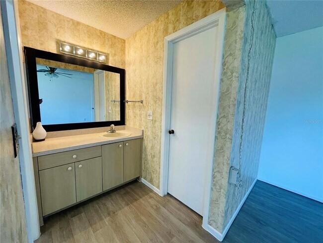 Building Photo - 428 Breakwater Dr