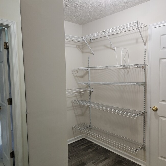 Building Photo - 807 Andora Way SW