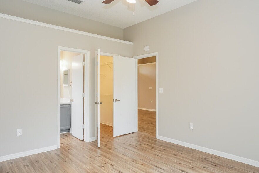 Building Photo - 11860 Shotgate Ct