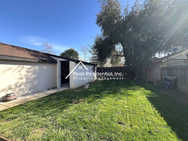 Building Photo - Nicely Updated 2bd/1ba House With Large Yard!