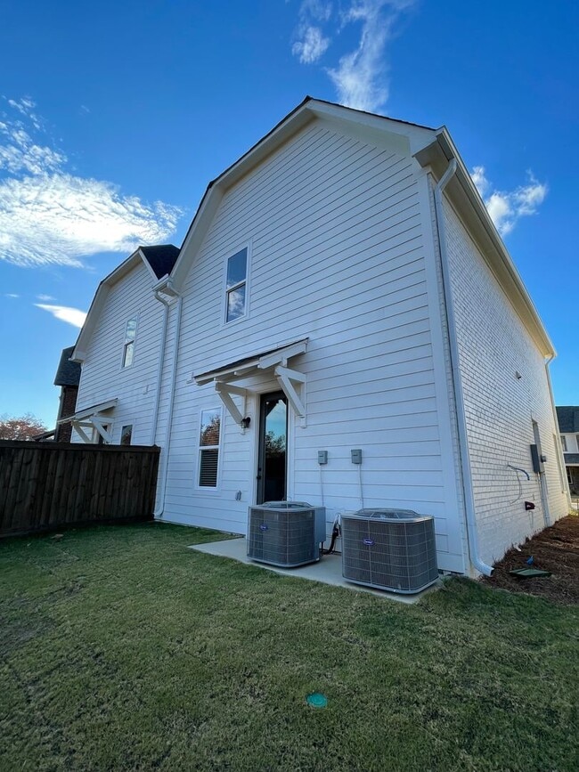 Building Photo - Discover the Charm of Hwy 150 living in Everlee