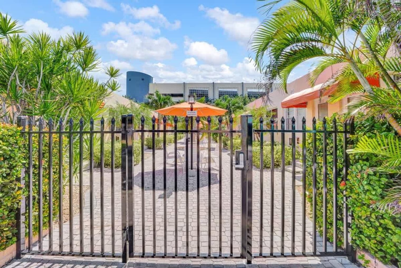 Building Photo - 336 Arthur St