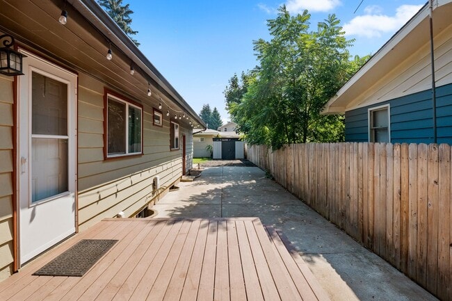 Building Photo - 3104 E 35th Ave