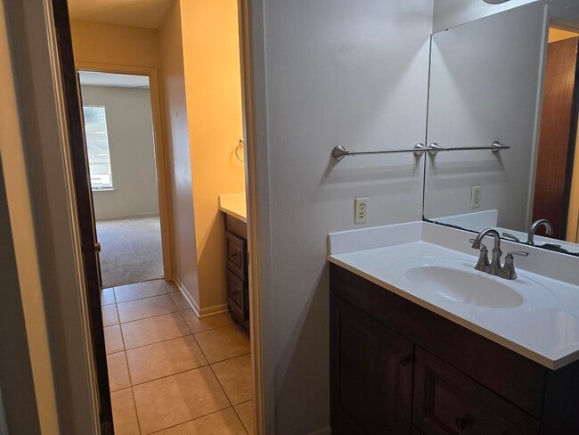 Building Photo - 206 Ann Cir