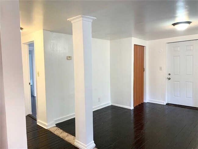 Building Photo - 162 Ridgeland Ave