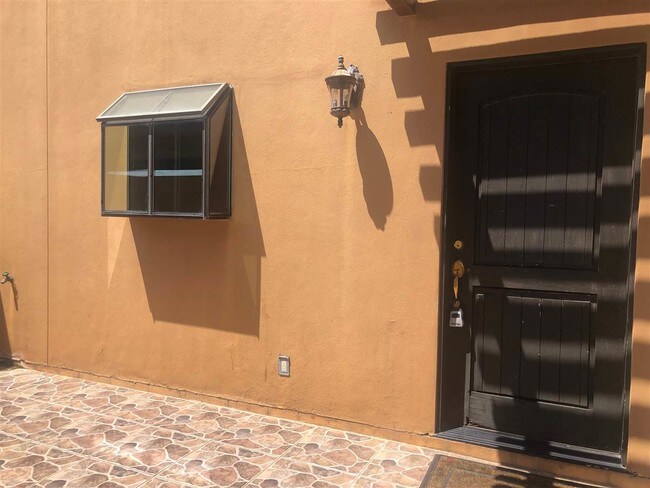 Building Photo - 1609 Saldana Ave