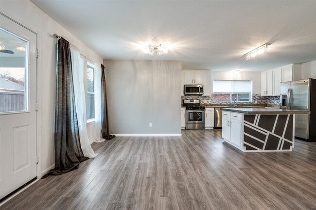 Building Photo - 5904 Mariposa Dr