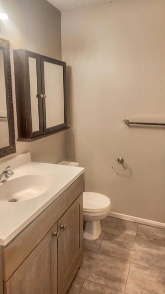 Building Photo - 9 Heights Rd NE