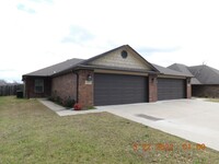 Building Photo - Luxury 3 bedroom 2 bath near Chaffee Commu...