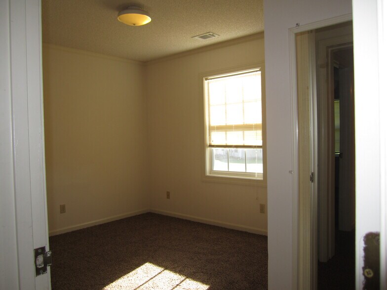 Building Photo - 759 Stoney Creek Church Rd