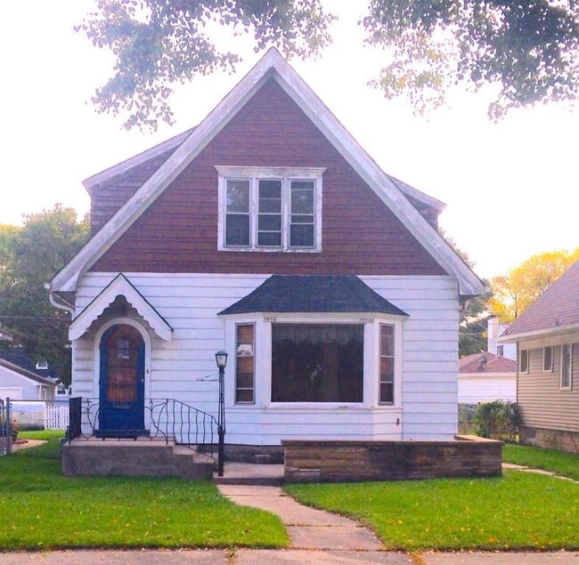 Building Photo - 3894 N 41st St