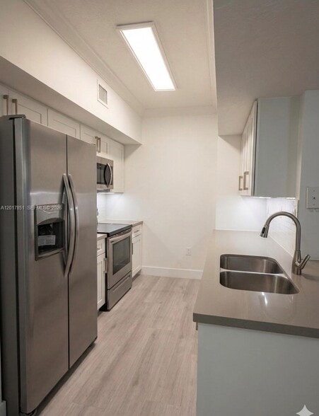 Building Photo - 140 SW 117th Ave