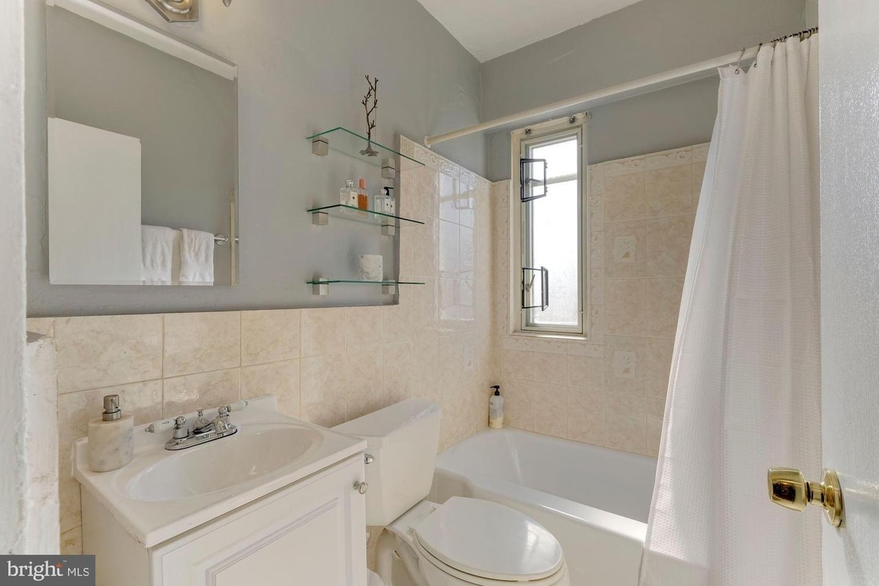 Building Photo - 1727 Massachusetts Ave NW