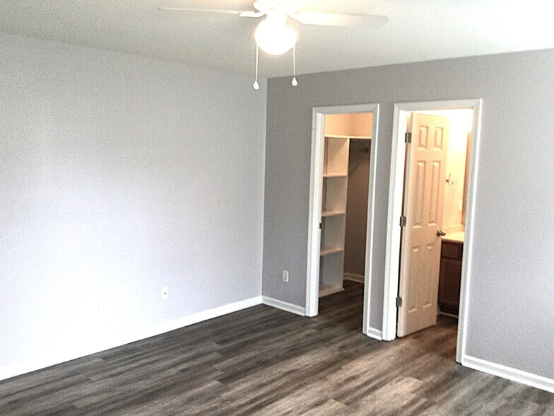 Building Photo - 422 Sea Breeze Dr