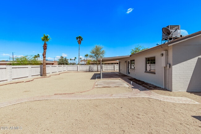 Building Photo - 816 E Saguaro St