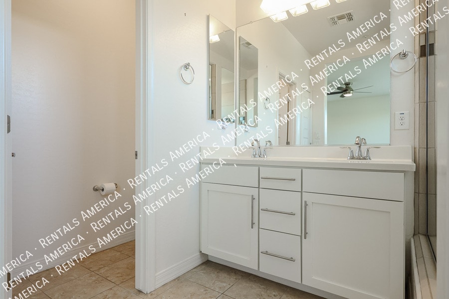 Building Photo - 3710 E Lodgepole Dr