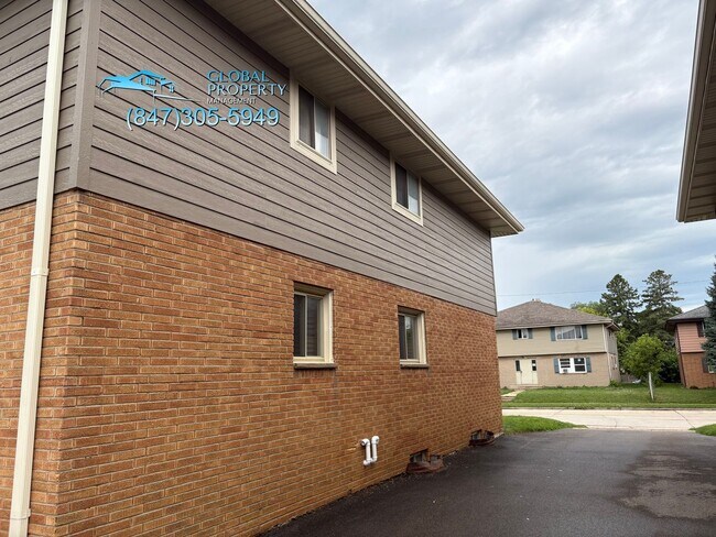 Building Photo - 4057 28th Ave