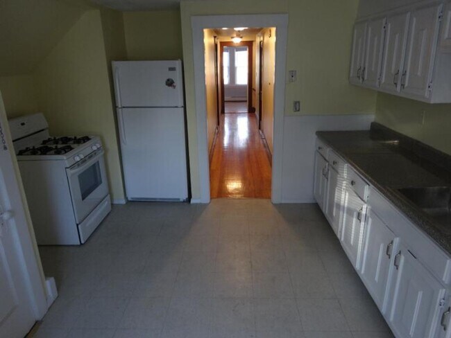 Building Photo - 92D Hobart St