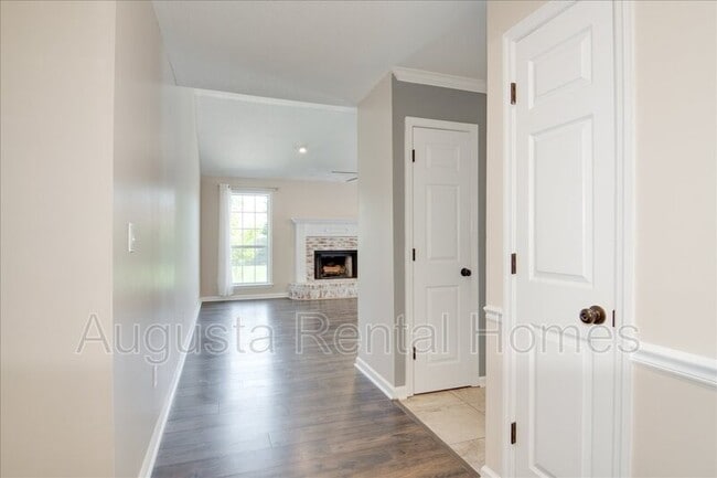 Building Photo - 141 Summerfield Cir