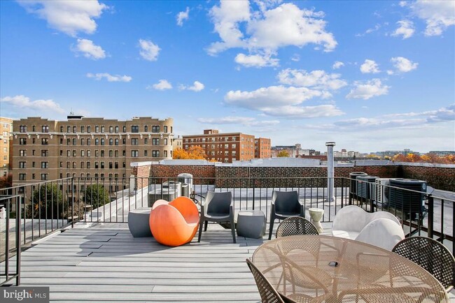 Building Photo - 2008 16th St NW