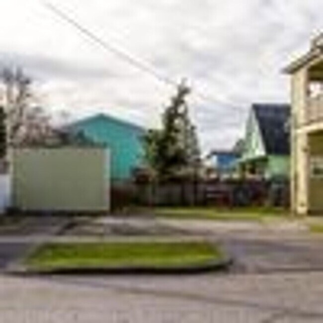 Building Photo - 2420/2422 E Street