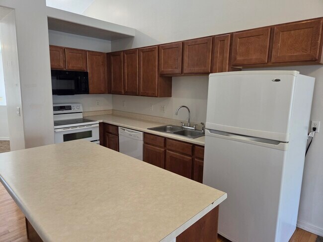 Building Photo - 212 Lyman Ln