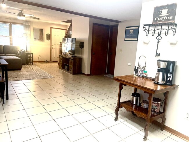 Building Photo - 408 Summerset Dr