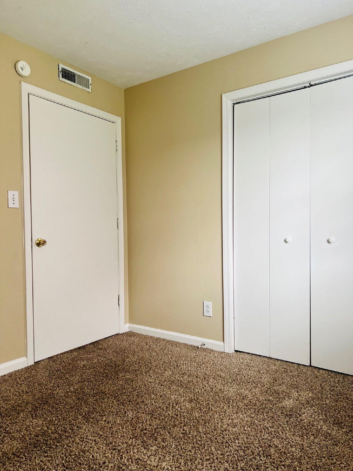 Building Photo - "Charming 2-Bedroom Gem in Clarksville – Cozy 965 Sq Ft Retreat!" 3854D Northeast Dr. Clarksville...