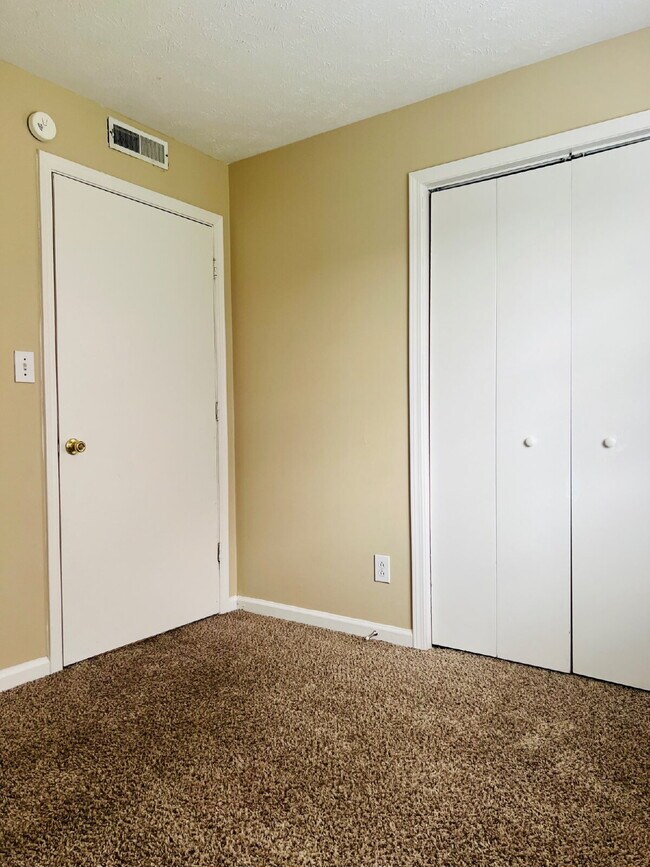 Building Photo - 3854-D Northeast Dr. Clarksville, TN 37040