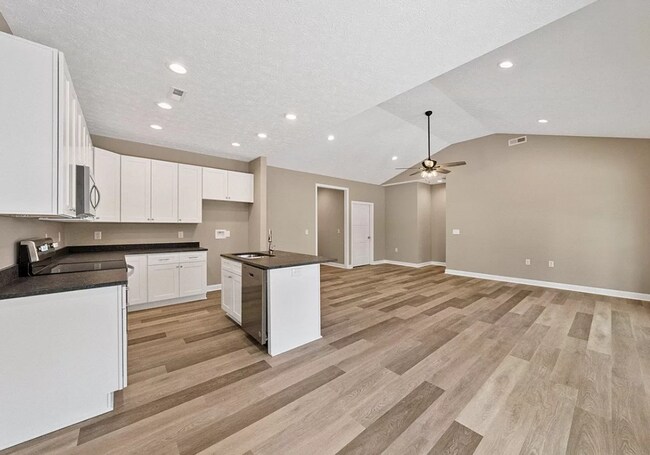 Building Photo - 2658 Cedrus Ave