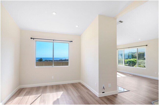 Building Photo - Stunning OCEAN VIEW Condo!