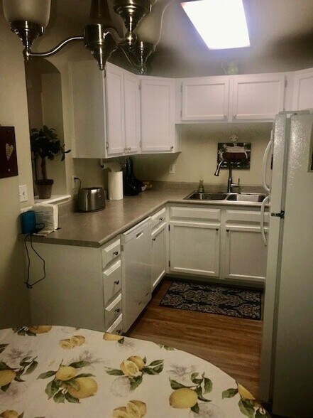 Building Photo - 150 S 800 E