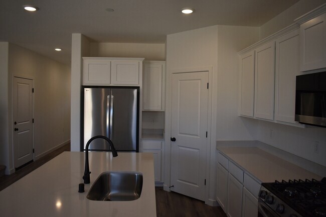 Building Photo - 4123 Scarlet Ct