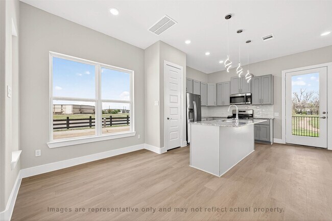 Building Photo - 10719 Mason Rd