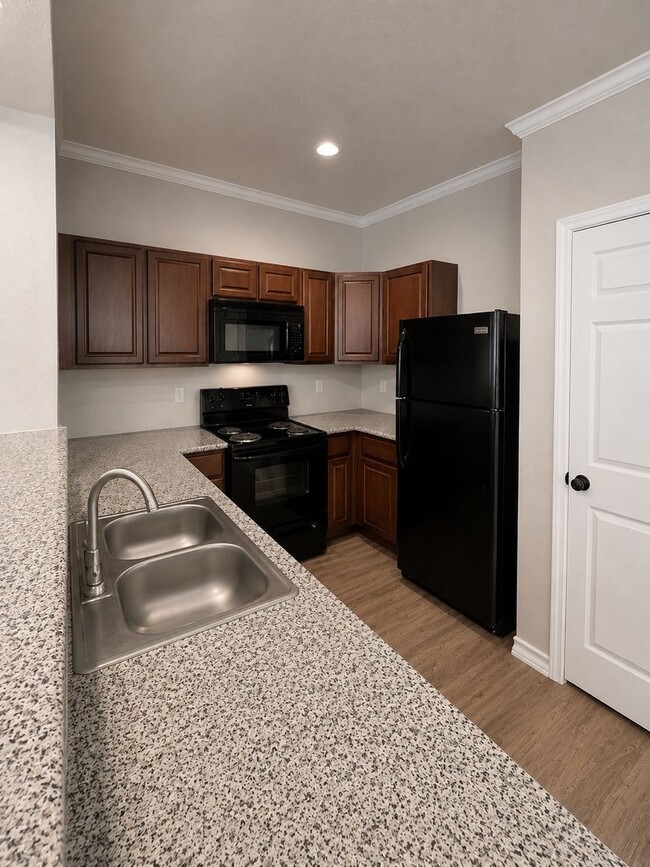 Building Photo - 5016 Flipper Dr