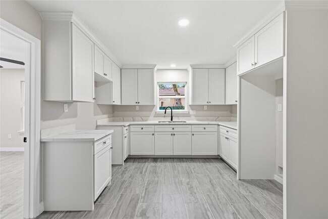 Primary Photo - 8137 Way St