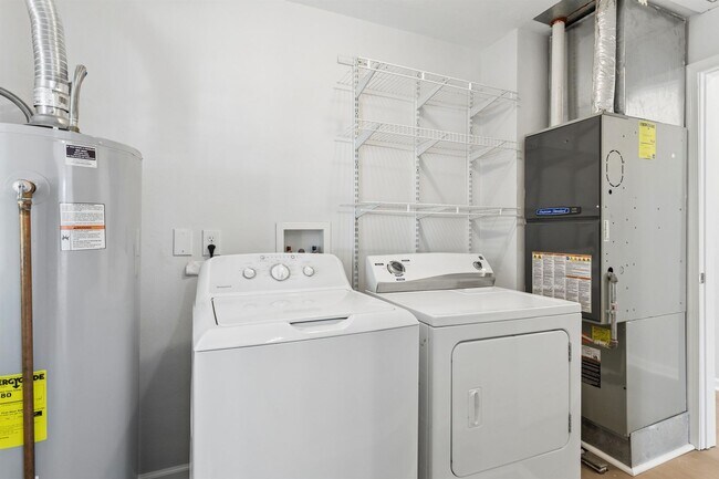 Building Photo - 3BR Rancher Hampton/Langley AFB