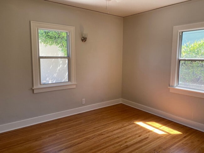 Building Photo - Spacious 2 Bedroom 1 Bath House in Eagle Rock