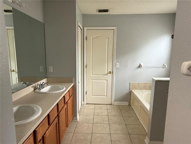 Building Photo - 10606 Shady Falls Ct
