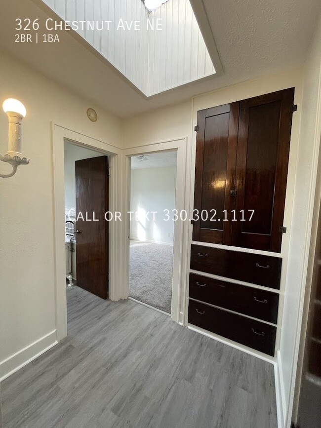 Building Photo - Two bedroom one bathroom second level apar...