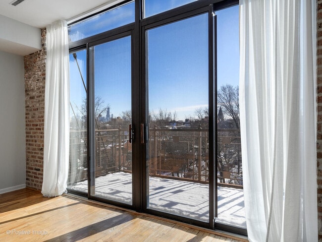 Building Photo - 2225 W Wabansia Ave