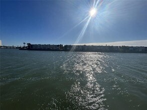 Building Photo - 7625 Sun Island Dr S