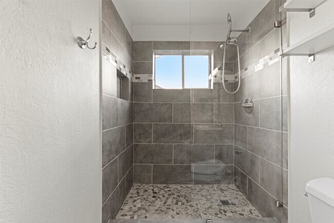 Building Photo - 8818 Edgemoor Dr
