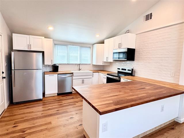 Building Photo - 3414 Navaro St