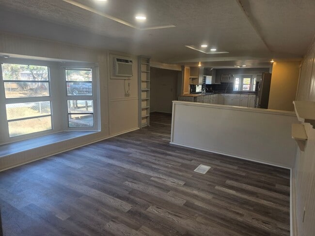 Building Photo - Updated 3 bedroom 2 bath Home for rent