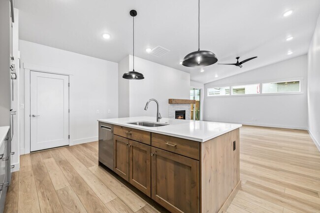 Building Photo - Stunning New Construction by Biltmore | El...