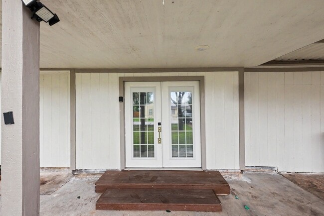 Building Photo - 13334 Emporia St